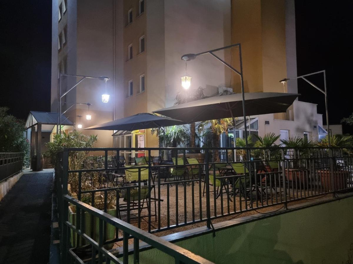 Hotel Restaurant Le Relais - Pau Nord Lons المظهر الخارجي الصورة